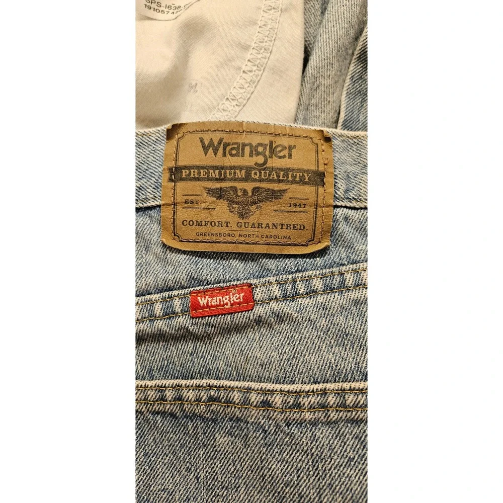 Wrangler Mens Relaxed Fit‎ Denim Shorts Light Wash Blue Cotton 606W3LT Size 42